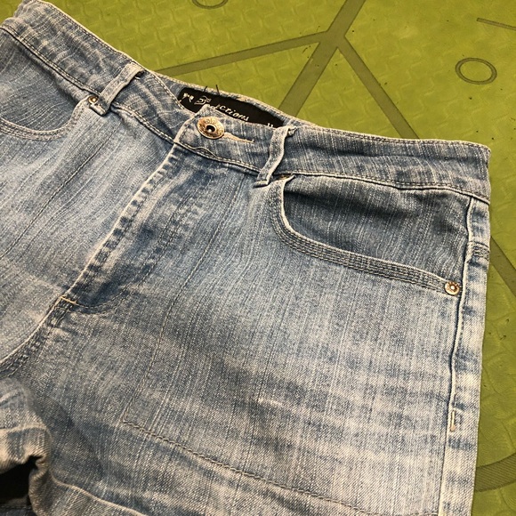 sirens y2k shorts. so comfy and well fitting. - Picture 3 of 4